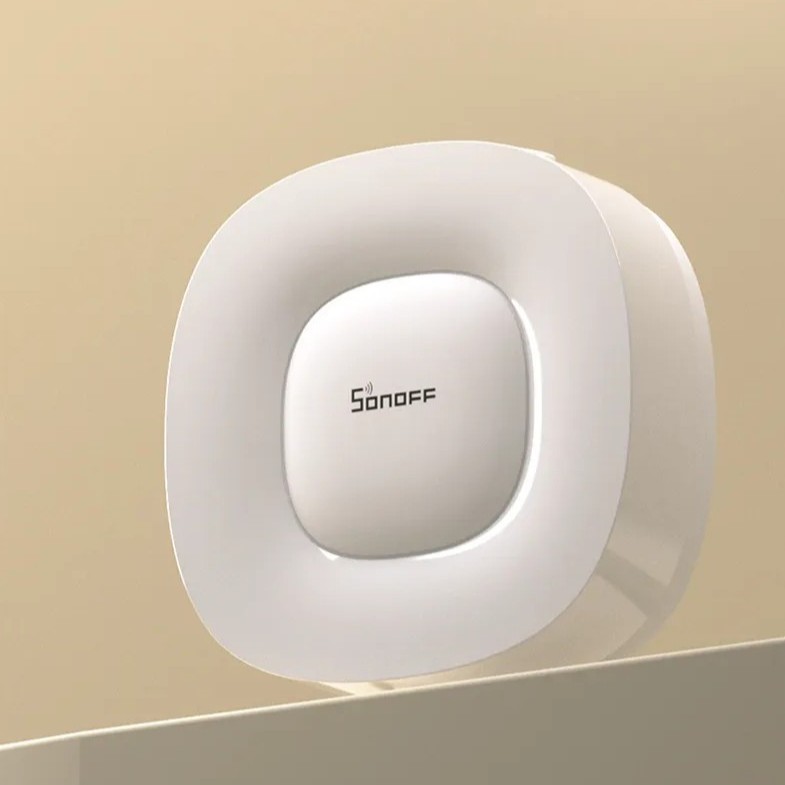 SONOFF ZBBridge-U 智慧網關，具備 200 米超廣覆蓋範圍，可透過 Matter 協議將高達 256 個 Zigbee 設備接入您的智慧家庭系統。